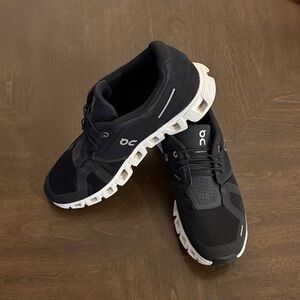 On Running Men's Black and White Athletic Shoes just like brand new, hardly worn